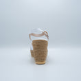 Load image into Gallery viewer, Sandalia casual plataforma liviana en yute natural dorada y blanca