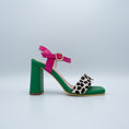 Load image into Gallery viewer, Sandalia casual multicolor animal print rosa y verde