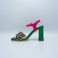 Load image into Gallery viewer, Sandalia casual multicolor animal print rosa y verde
