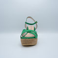 Load image into Gallery viewer, Sandalia casual verde plataforma liviana en yute natural