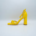 Load image into Gallery viewer, Sandalia amarilla elegante