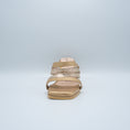 Load image into Gallery viewer, Sandalia elegante tacón bajo dorada