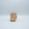 Load image into Gallery viewer, Sandalia dorada tacón bajo