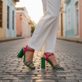 Cargar la imagen en la vista de la galería, Sandalia casual multicolor animal print rosa y verde