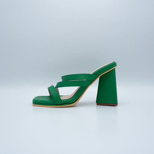 Centara sandalia casual tacón bloque verde - Moon Shoetique - Cuero genuino artesanal vista lateral